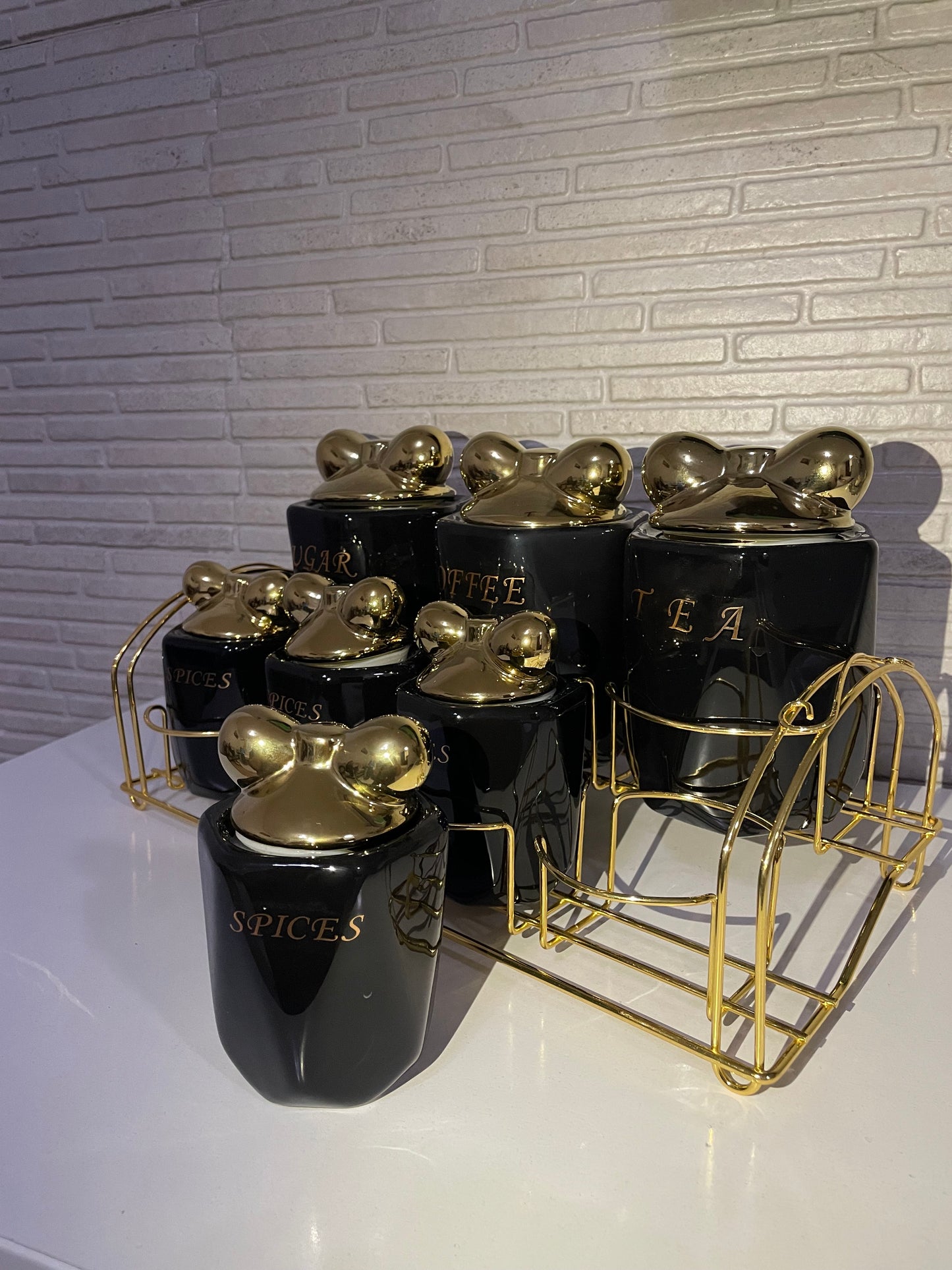 Luksuzni set keramičkih posuda sa zlatnim poklopcima – 7/1 + metalni stalak