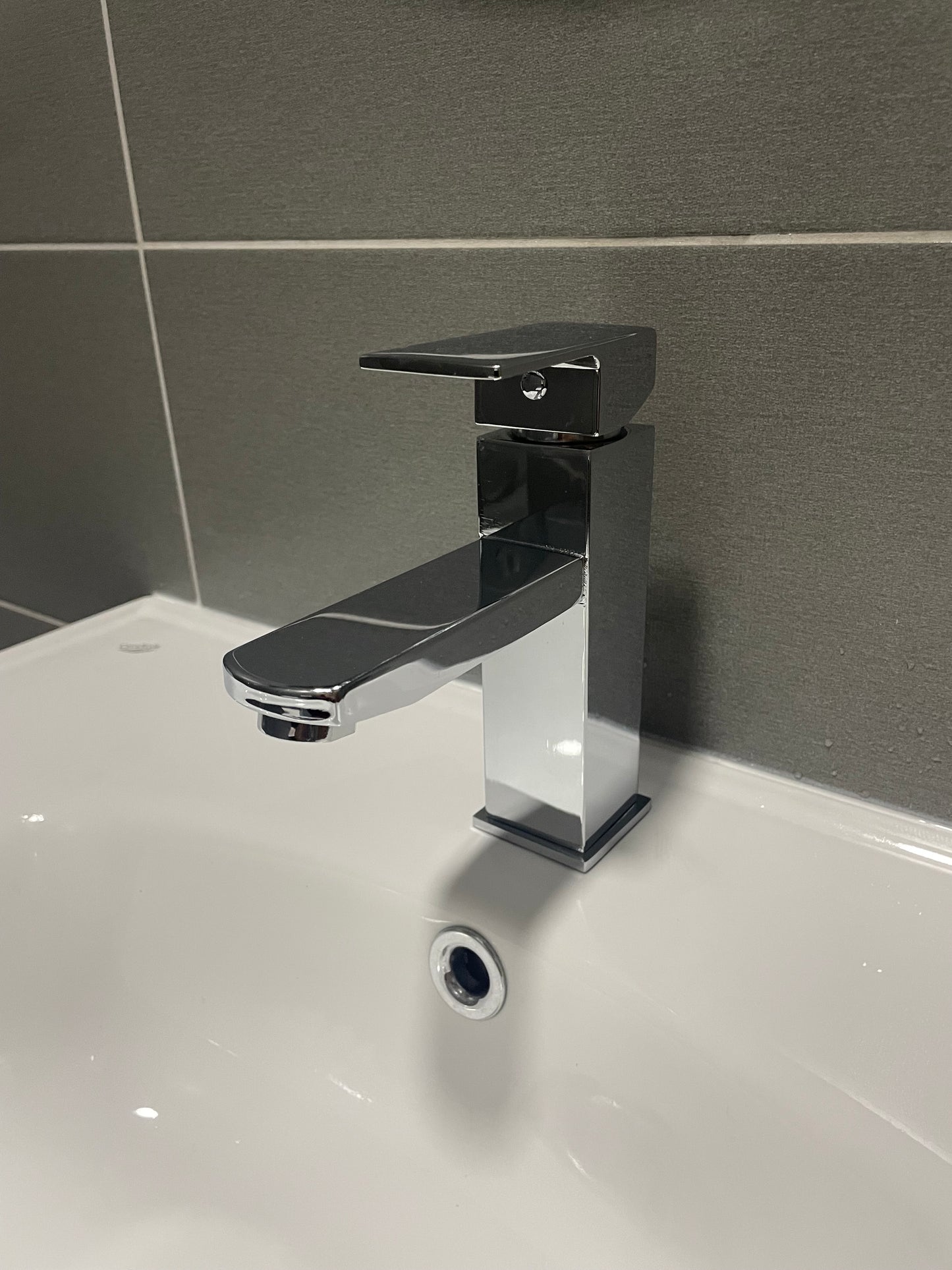 Moderna slavina za lavabo – elegantan dizajn